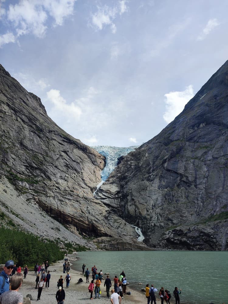 Glaciar de Briskdal en Hellesylt, parada obligada en tu viaje por los Fiordos Noruegos