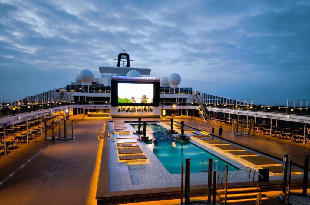 El crucero MSC Euribia recorre los Fiordos Noruegos