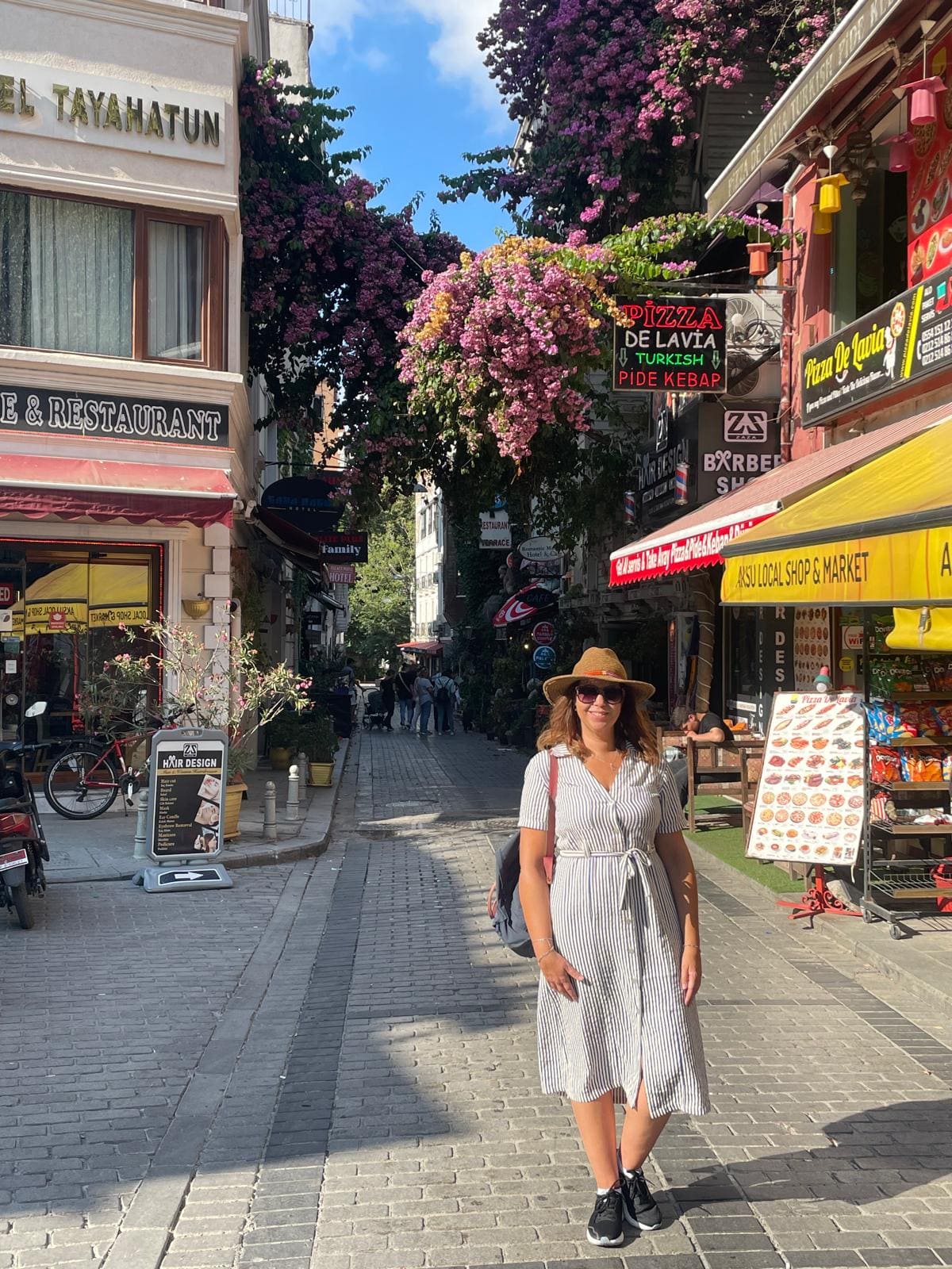 Pasear por sus calles y barrios un imprescindible que ver en Estambul