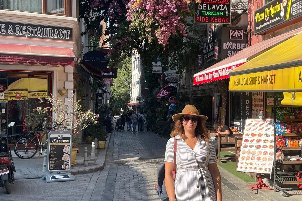 Pasear por sus calles y barrios un imprescindible que ver en Estambul